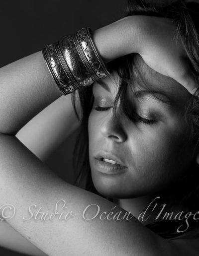 photo femme glamour en studio photographe La Rochelle