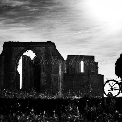 photo noir et blanc abbaye des chateliers ile de ré Charente maritime