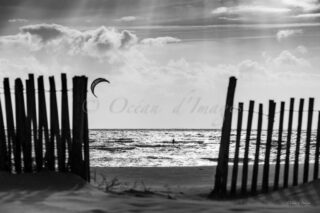 photo noir et blanc kite surf plage de Chatelaillon Charente maritime