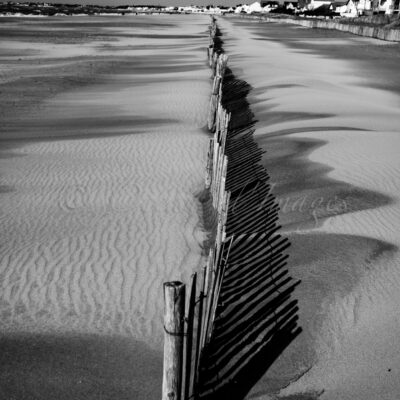 photo noir et blanc manivelles de la plage de Chatelaillon