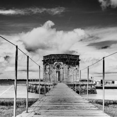 photo en noir et blanc de la fontaine royale de lupin Rochefort Charente Maritime