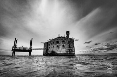 photo en noir et blanc fort Boyard