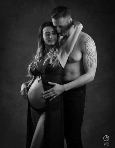 photographe grossesse Châtelaillon La Rochelle Studio photo noir et blanc