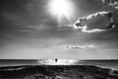 Photo noir et blanc du Phare du Bout du Monde à La Rochelle